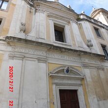 入り口は閉まっていて入れませんでした