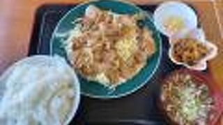 スープはラーメンスープで超熱々でした。