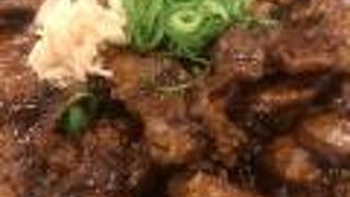 ボリュームたっぷりの豚丼