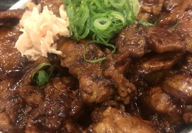 ボリュームたっぷりの豚丼