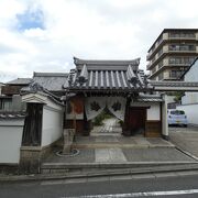 元は天台宗、今は浄土宗西山禅林寺派寺院