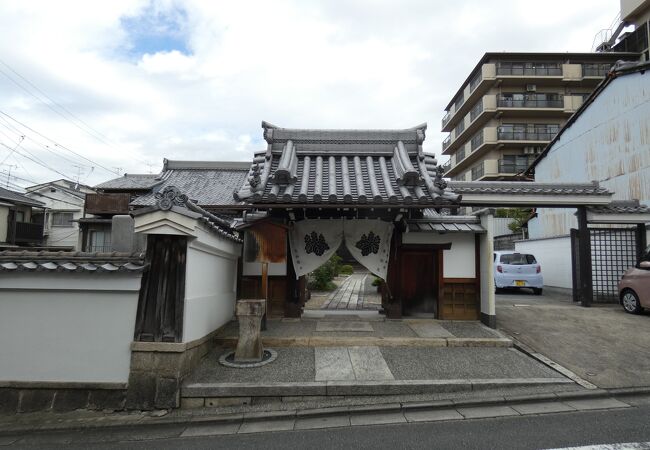 元は天台宗、今は浄土宗西山禅林寺派寺院