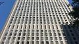 窓ガラスが特徴的