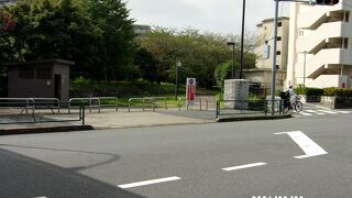 廃線となった軍用貨物の線路跡地です。