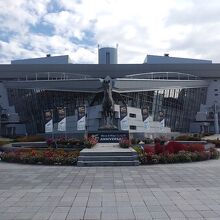 とても大きな競馬場