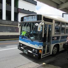 このバスで空港へ