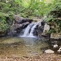 渓流の滝つぼがそのまま露天風呂に