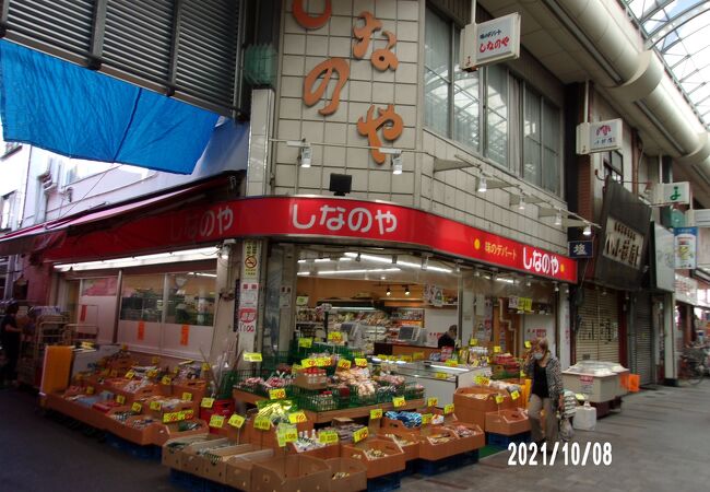 十条銀座にあるお店の一つです。