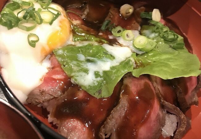 ランチはお手頃の丼あります