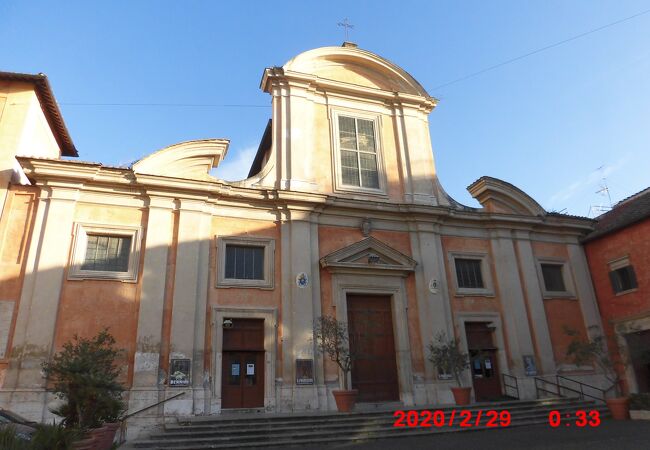 13世紀に建てられ、17世紀に再建されたベルニーニの傑作がある教会