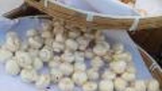 青空の下賑わっていました。