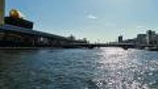 水上バスから眺めるのも良い