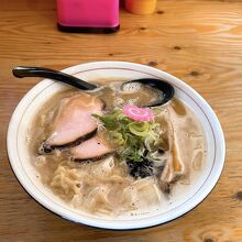 しょうゆらーめん800円