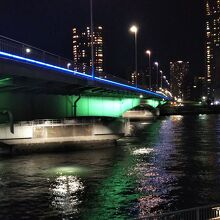 ライトアップされた佃大橋。きれいです。