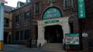 コロナの影響でしょうか？お店は閉まっていました。