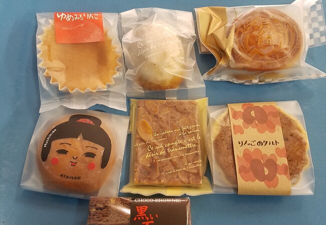 黒石駅出てすぐのお菓子屋さん