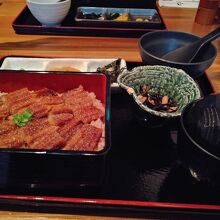 アナゴ丼（並）。