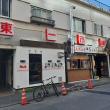 東一市場内にあるお店です。通路は二本あるので要注意。