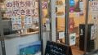 東一市場内にあるファストフード的ベトナム料理店