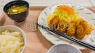 日替わりB定食のカキフライが、スーパーのお惣菜並みに美味しかったです。