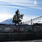 可愛い電車を前に富士山との絶景♪