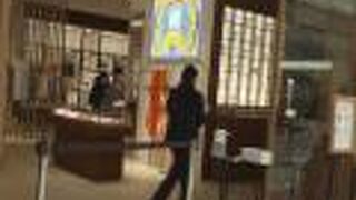 入口にはロープ