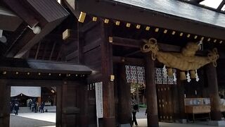 七五三の家族連れの姿が微笑ましかったです。