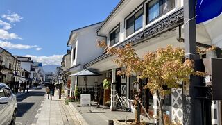 なまこ壁が印象的な中町通り