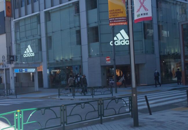 アディダス ブランドコンセプトストア 新宿店 クチコミ アクセス 営業時間 新宿 フォートラベル