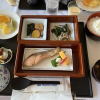 部屋での和朝食もスタンダードだけど悪くない