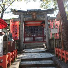 えべっさんと呼ばれる神様が祀られています