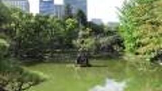 鶴の噴水があります。