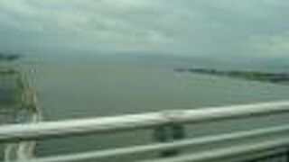 バスで江島大橋を通過