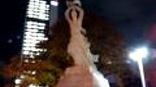 カナモトホールの南側にあります。通りに面した角にありました。