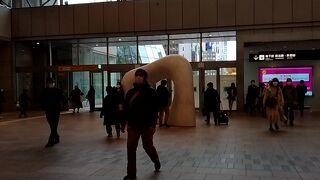 札幌駅のコンコース南口の出口の近くにあります。