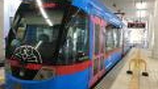 万葉線の一部車両が「ドラえもんトラム」として運行