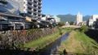 松本市街地を流れる川