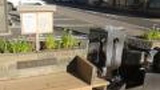 松本城の近くにあります。