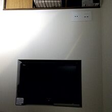 シングルルームの壁　テレビ