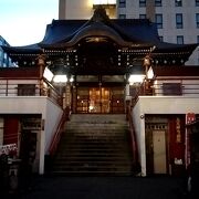 中島公園からすすきのに行く途中に、この寺院を見かけて立ち寄りました。