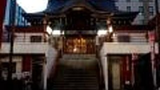 中島公園からすすきのに行く途中に、この寺院を見かけて立ち寄りました。