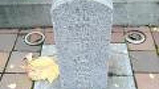 北海道庁旧本庁舎（赤れんが庁舎）の敷地に入る門のところにありました。