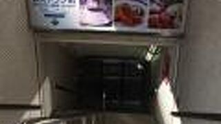 レストランは11時から。