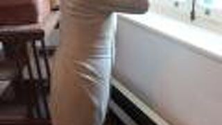 基坂の途中にあります。