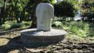 いち早く海外から横浜が取り入れた記念碑