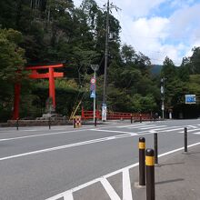 貴船神社　一の鳥居の先に梶取橋があります