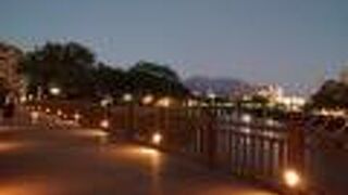 夜は幻想的な雰囲気