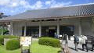 皇室の名宝を展示してます。