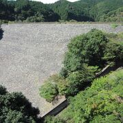 箕面川ダムによって形成されたダム湖「ゆうゆうレイク」は日本で唯一の平仮名とカタカナだけの湖名