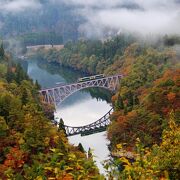 ダム湖を渡る鉄橋　只見線の代表的景観